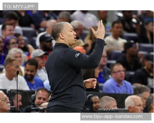 苏群分析小卡阴阳合同对快船的潜在威胁如同达摩克利斯之剑悬而未决 苏群分析小卡阴阳合同对快船的潜在威胁如同达摩克利斯之剑悬而未决