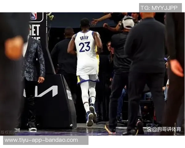 詹姆斯回应质疑者为何不应对他指手画脚的深刻思考