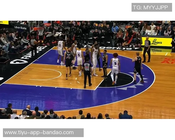 斯玛特调侃热火替补席遭裁判技术犯规引发热议